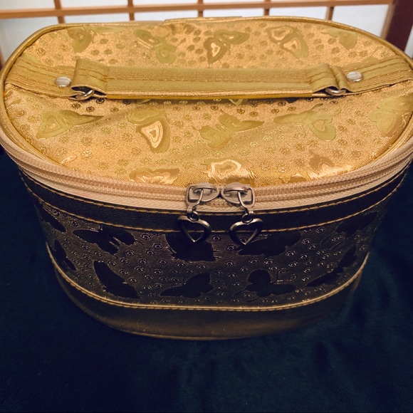 GOLD BAG - MAKEUP, HAIR ACCESSORIES, TOILETRIES - Picture 2 of 4